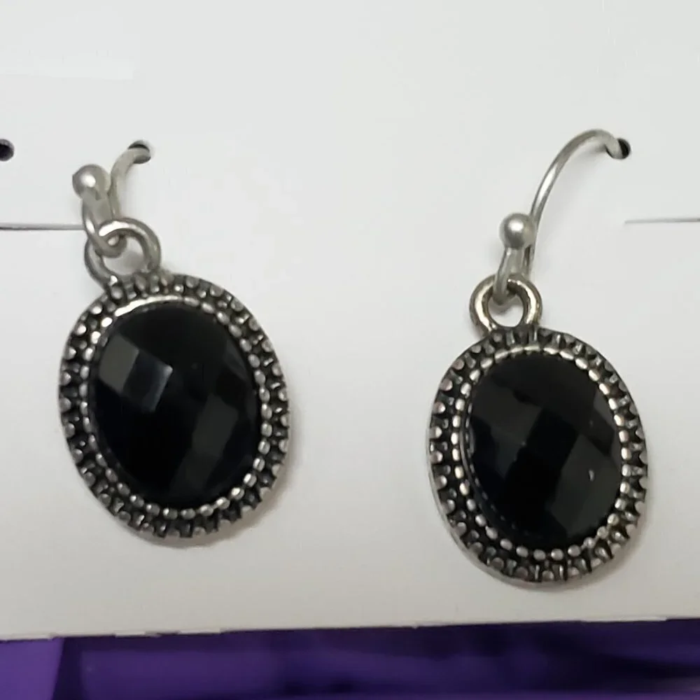Women's Silver tone Dainty Design Black Stone 1-inch Fishhook Teardrop Earrings